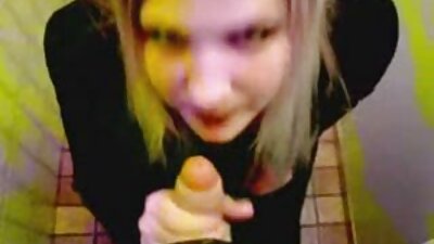 Slaida brunete Baby Nicols jāj ar smalku dongu