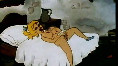 Anālais porno video ar platīna blondīni ar pilnām krūtīm zeķēs